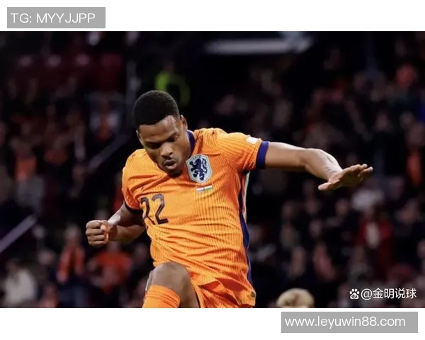 马伦谈与邓弗里斯默契配合称共同训练已久助力球队表现 马伦谈与邓弗里斯默契配合称共同训练已久助力球队表现